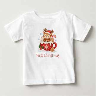 カップの中のトナカイ ファーストクリスマスベビーTシャツ ベビーTシャツ