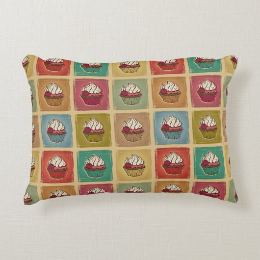 カップケーキから成っているヴィンテージパターン アクセントクッション (正面)