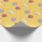 カップケーキとキャンドルかわいい誕生日 ラッピングペーパー (角)