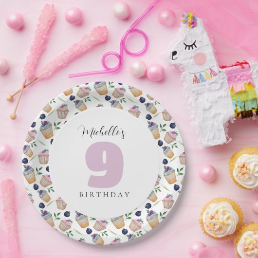 カップケーキとフルーツの水の色モノグラムの ペーパープレート (パーティー)