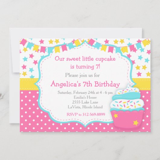 カップケーキと振りかけるピンクの誕生日パーティー 招待状 (正面)