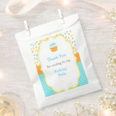 カップケーキと散水 フェイバーバッグ (クリップ留めされた状態)