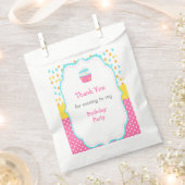 カップケーキと散水 フェイバーバッグ (クリップ留めされた状態)