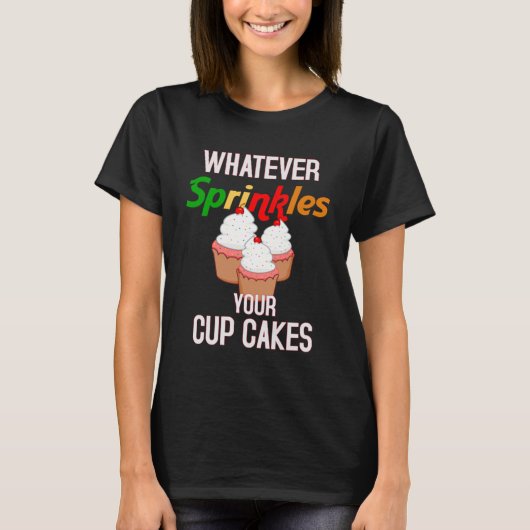 カップケーキのカップケーキを振りかけるもの Tシャツ (正面)