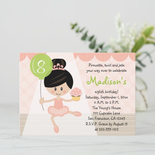 カップケーキのバレリーナの誕生日のアジア黒い髪 招待状 (スタンド正面)