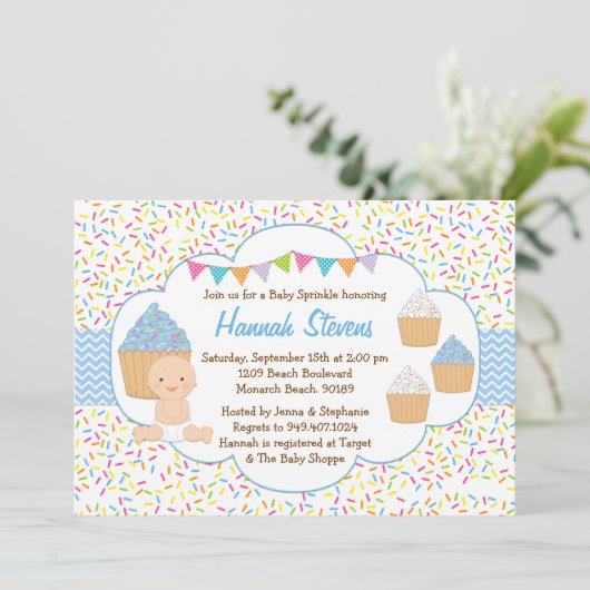 カップケーキのベビーはシャワーの招待状の警官を振りかけます 招待状 (スタンド正面)