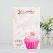 カップケーキのベーカリーのペーストリー作りの職人のピンクのハートの葉1 便箋 (スタンド正面)
