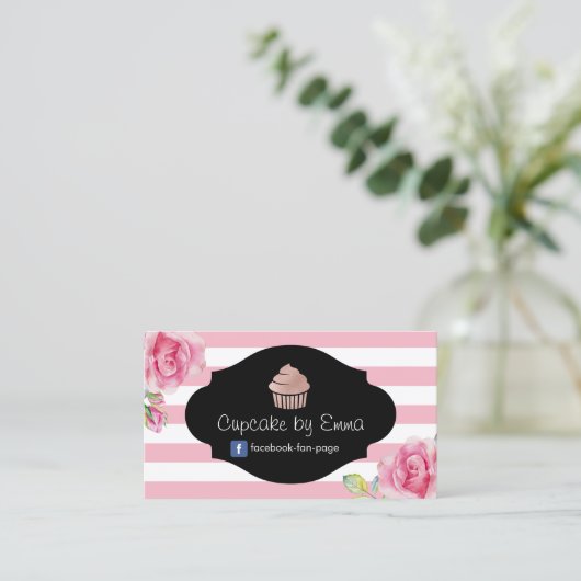 カップケーキのベーカリーのモダンなピンクのストライプの菓子の花柄 名刺 (スタンド正面)