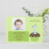 カップケーキの写真の誕生日の招待状のベビー第1 招待状 (スタンド正面)