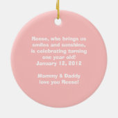 カップケーキの誕生日の女の子の記念品のオーナメントを持つマウス セラミックオーナメント (裏面)