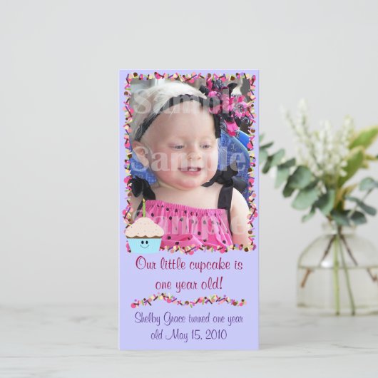 カップケーキは誕生日の写真カードを振りかけ、 案内状 (スタンド正面)