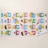 カップケーキハッピーバースデーにかわいいお菓子を付け加える ビーチタオル (正面)