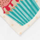 カップケーキハッピーバースデーにかわいいお菓子を付け加える フリースブランケット (角)