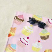 カップケーキピンク模様 ビーチタオル (インサイチュ)