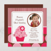 カップケーキフォト誕生日招待状ピンクフラワー 招待状 (正面/裏面)