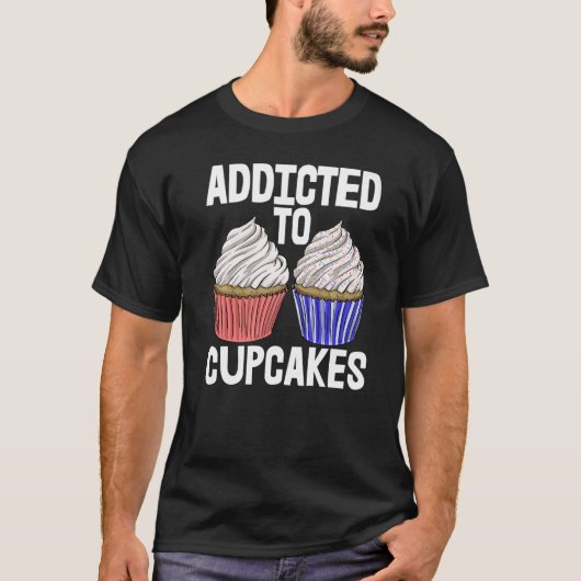 カップケーキ中毒の女性 ベーキングマフィン 愛 Tシャツ (正面)