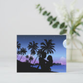 カップルがビーチに抱くシルエット ポストカード (スタンド正面)