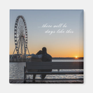 カップルがベンチで夕日を見る マグネット