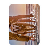 カップルとビーチ上の犬の日付を保存 マグネット (縦)