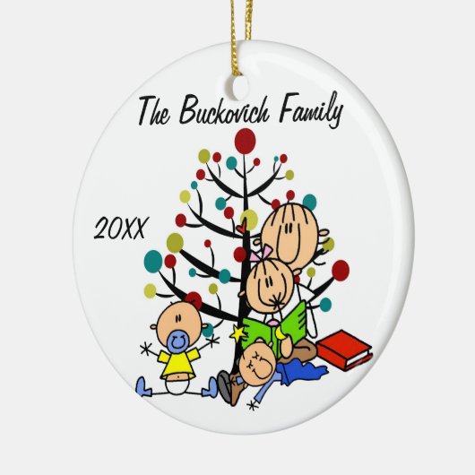 カップルと女の子、2人の少年カスタムの休日オーナメント セラミックオーナメント (左)
