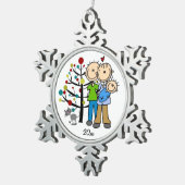 カップルと男の赤ちゃんと猫スノーフレークオーナメント スノーフレークピューターオーナメント (右)