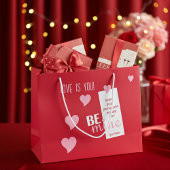 カップルに最適な、特別な赤い背景にピンクのハート ラージペーパーバッグ