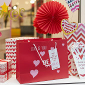 カップルに最適な、特別な赤い背景にピンクのハート ラージペーパーバッグ