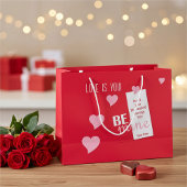 カップルに最適な、特別な赤い背景にピンクのハート ラージペーパーバッグ
