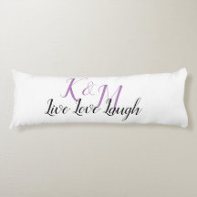 カップルのイニシャルで生きる愛の笑い