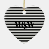 カップルのイニシャルモノグラム白黒ストライプ セラミックオーナメント (裏面)