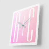 カップルのイニシャル |微妙なピンクのグラデーション スクエア壁時計 (傾斜)