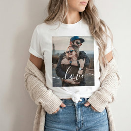 カップルのエンゲージメントフォト・ラブスクリプト Tシャツ