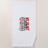 カップルのギフト私のハートはママのものだ ビーチタオル (正面)