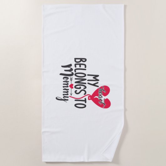 カップルのギフト私のハートはママのものだ ビーチタオル (正面)