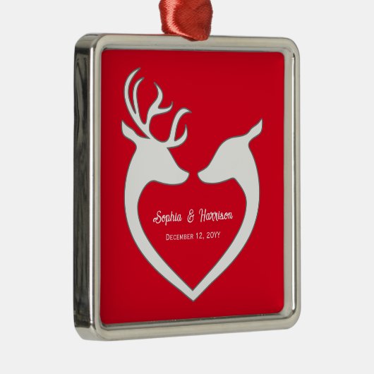 カップルのクリスマス赤と白パーソナライズされた鹿 メタルオーナメント (右)