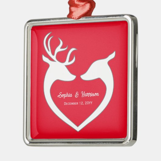 カップルのクリスマス赤と白パーソナライズされた鹿 メタルオーナメント (左)
