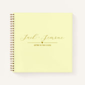 カップルのゲストブックへの手紙 | バターイエロー ノートブック (正面)