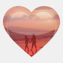 カップルのビーチバレンタイン