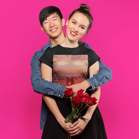 カップルのビーチバレンタイン Tシャツ