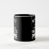 カップルのユーモア、私の妻は、私は2つの欠点を持っていると言う ツートーンマグカップ (中央)