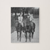 カップルの乗馬馬 ジグソーパズル (縦)