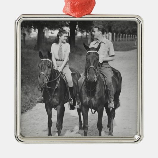 カップルの乗馬馬 メタルオーナメント (正面)