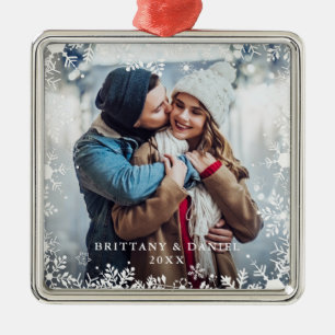 カップルの写真のクリスマスの雪片の上敷のボーダー メタルオーナメント