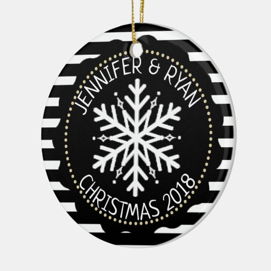 カップルの写真をパーソナライズ白黒スノーフレーク セラミックオーナメント (左)