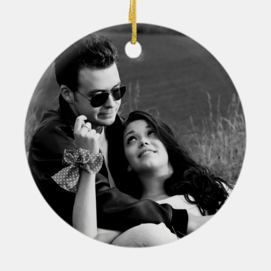 カップルの写真をパーソナライズ白黒スノーフレーク セラミックオーナメント (裏面)
