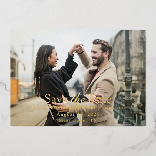 カップルの写真入りSave the Date 箔招待状 (正面)