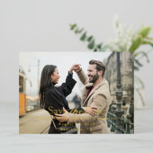 カップルの写真入りSave the Date 箔招待状 (立ち正面)