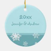 カップルの初めてのクリスマスの写真のクリスマスのオーナメント セラミックオーナメント (裏面)