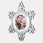 カップルの初めてのクリスマス写真 スノーフレークピューターオーナメント (右)