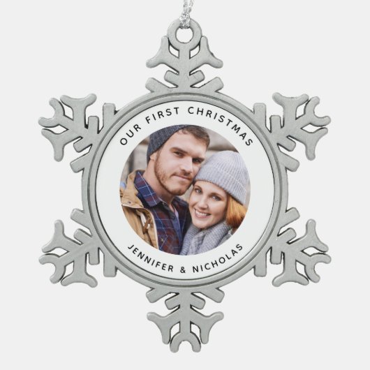 カップルの初めてのクリスマス写真 スノーフレークピューターオーナメント (正面)